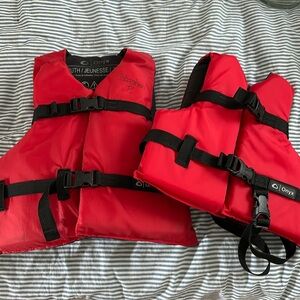 Two Onyx children’s life vest